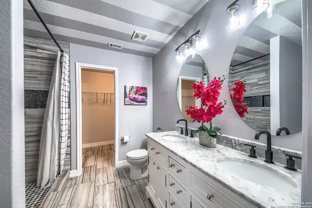 a view of walk in closet