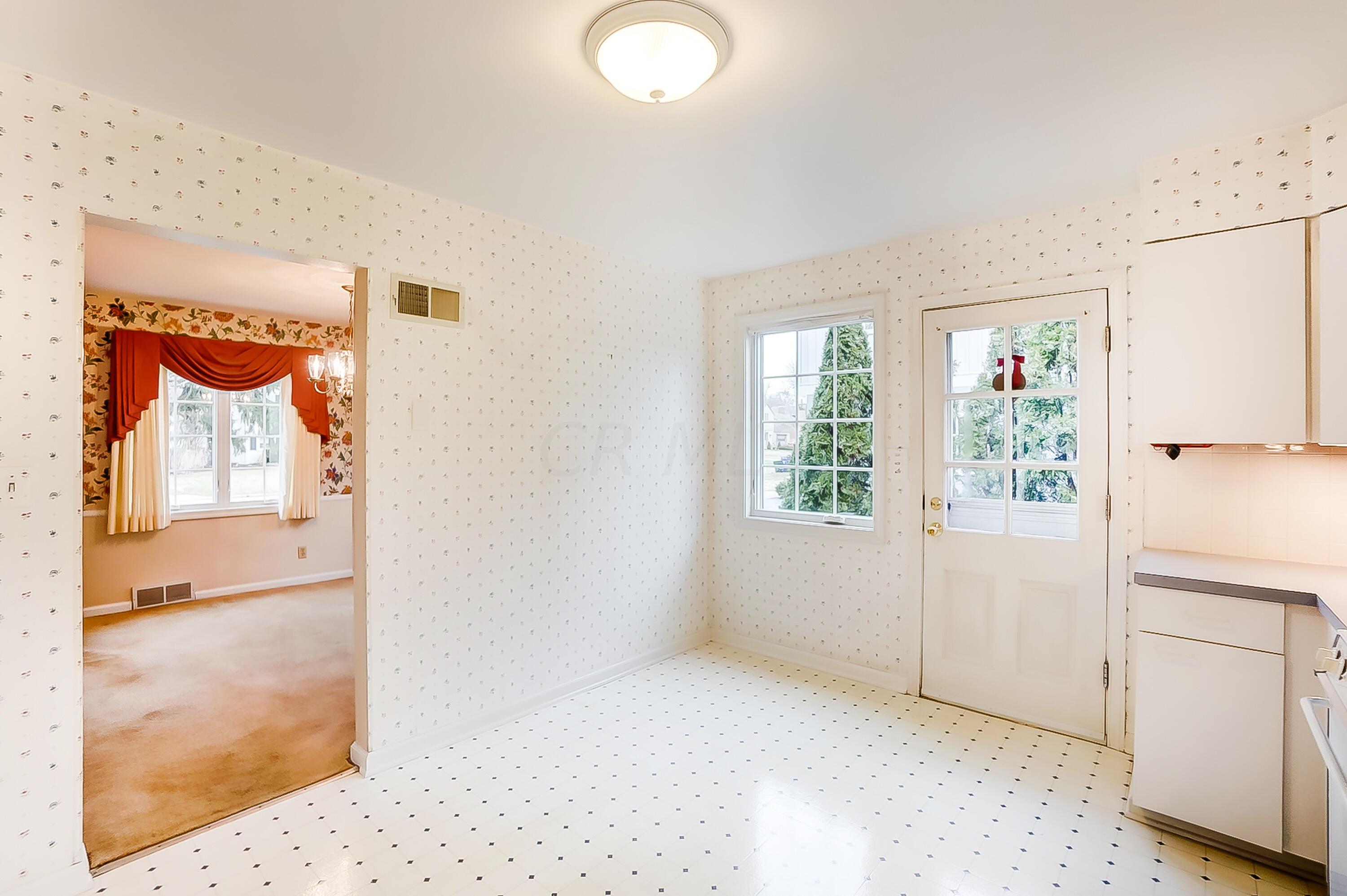 2540 Welsford Road Columbus, OH 43221 - Photo 7 of 19 50033638-017_hq