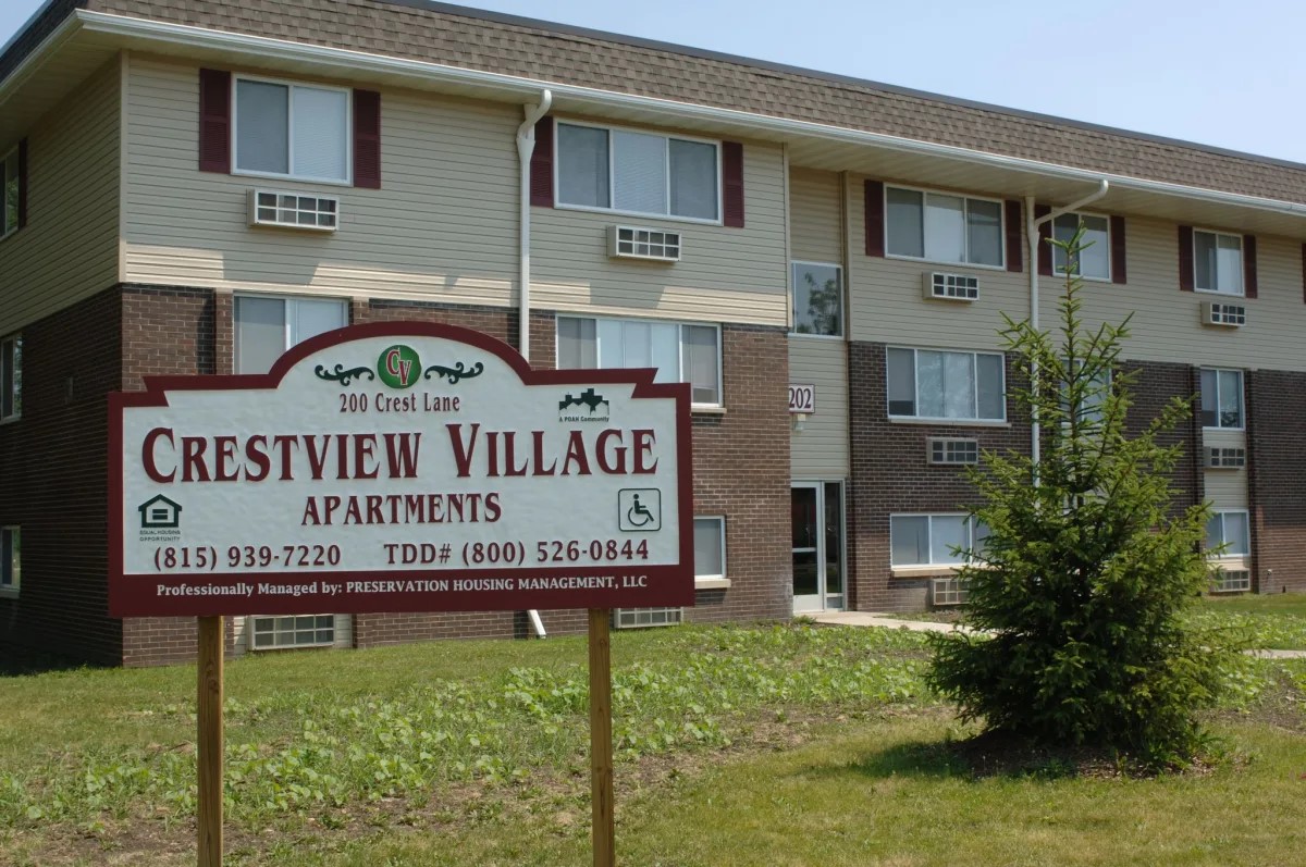 200 North Crestlane Drive Kankakee, IL 60901 - Photo 2 of 6 a sign on the side of a building