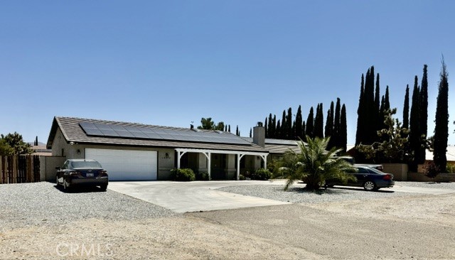 13375 Rincon Road Apple Valley, CA 92308 - Photo 4 of 72 a view of a house with backyard and plants