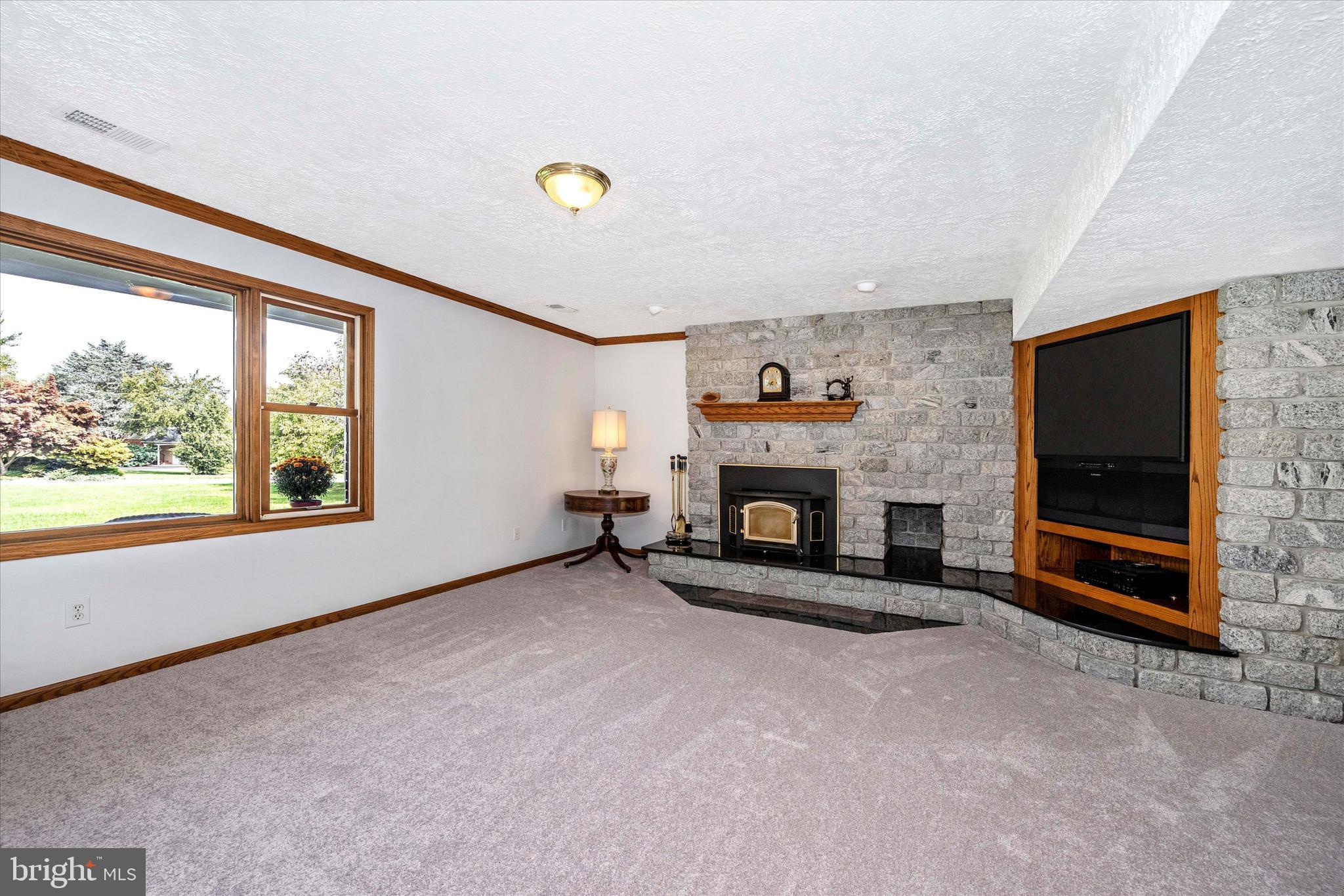 3261 Sharp Road Glenwood, MD 21738 - Photo 17 of 33 Entry level family room with tons of light