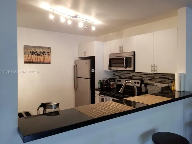 $1,900 | 7845 Camino Real, Unit O210, Miami, FL 33143