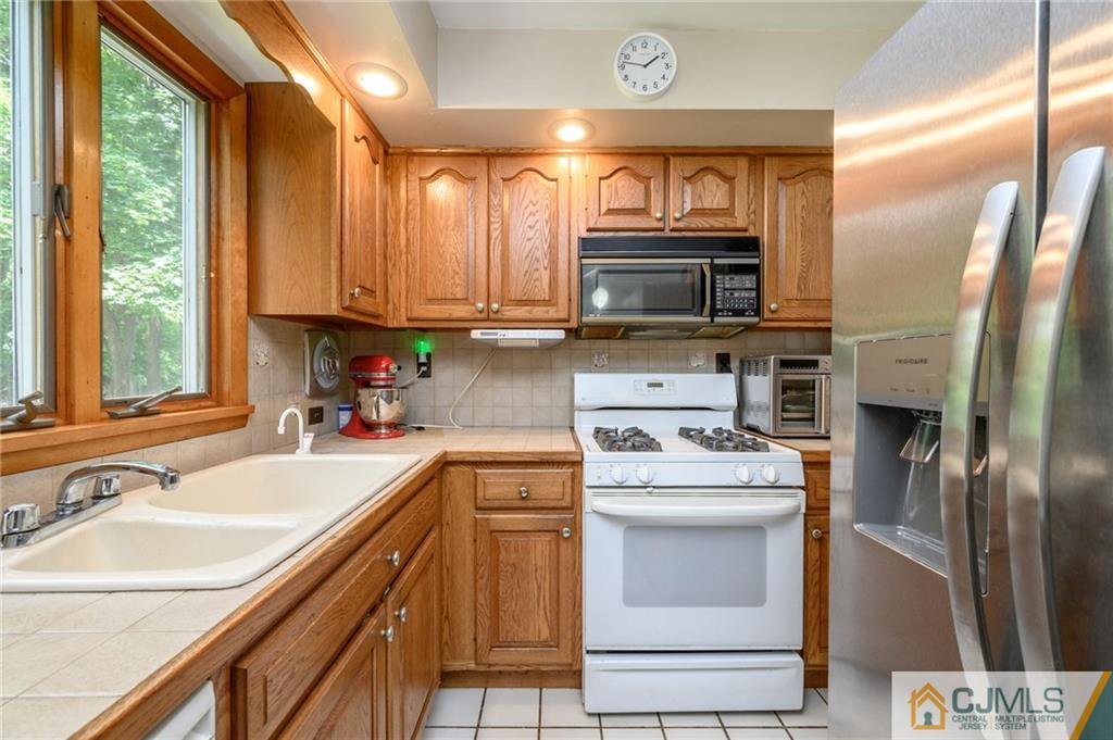 37 Fairfield Road East Brunswick, NJ 08816 - Photo 11 of 39 Gallery Image 11