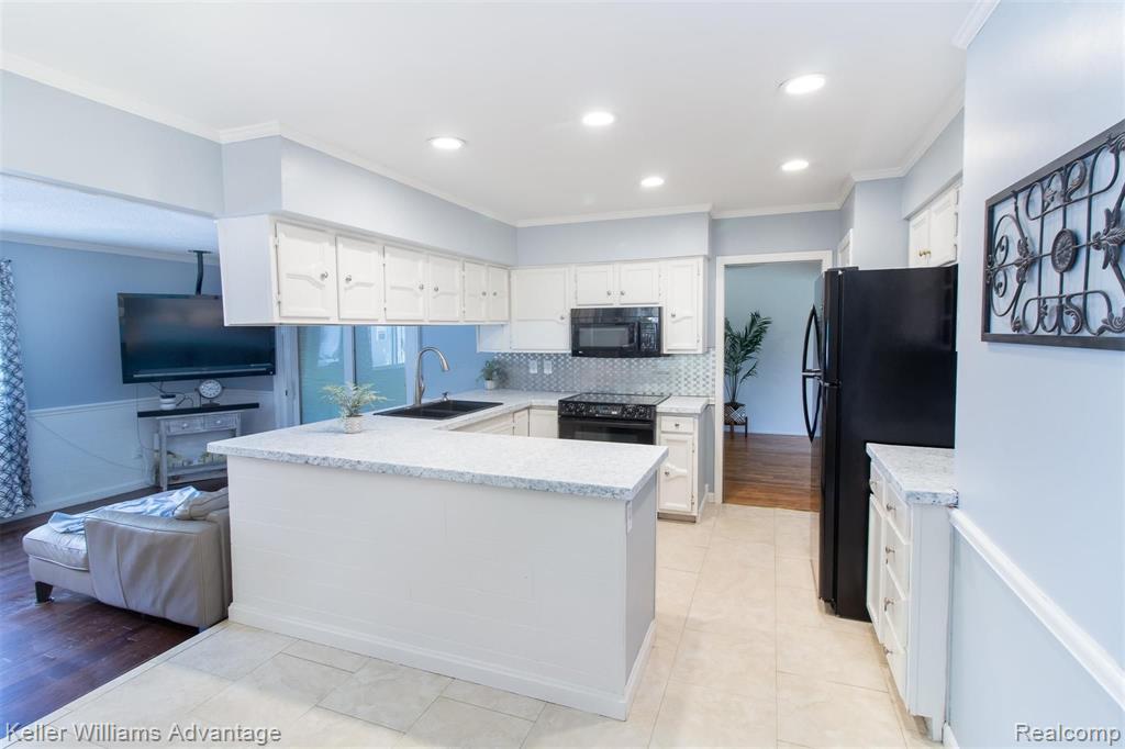 16164 Whitaker Road Linden, MI 48451 - Photo 4 of 44