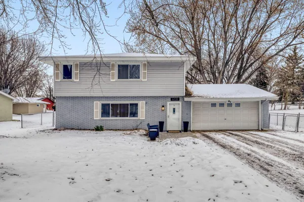 $385,000 | 6739 Yucca Lane North, Maple Grove, MN 55311