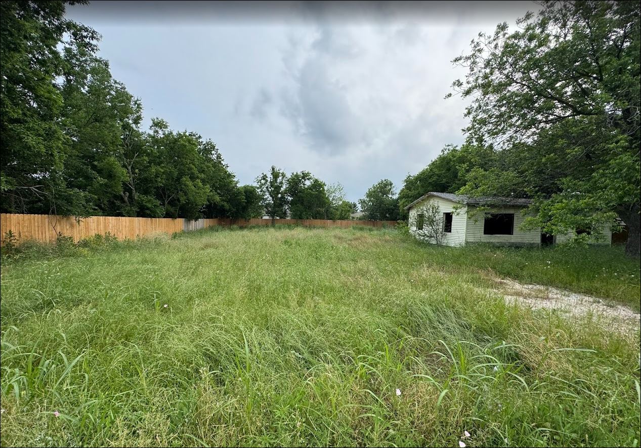 12710 Ceder Street Manor, TX 78653 - Photo 2 of 3 a backyard of a house with lots of green space