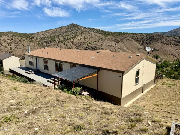 $399,900 | 101 Southwest Huddleston Heights Drive, Mitchell, OR 97750