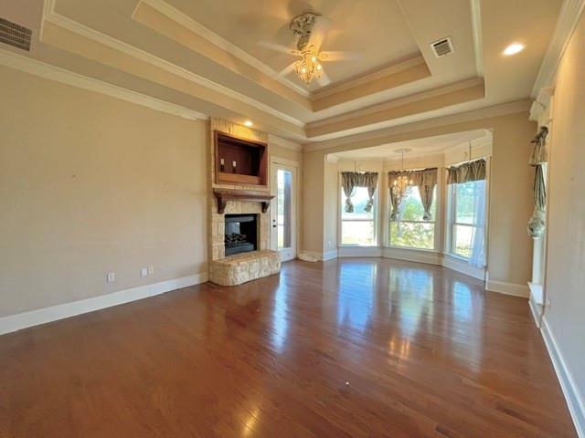 4026 Howard Road Waxahachie, TX 75165 - Photo 15 of 37 a view of livingroom with hardwood floor and a ceiling fan