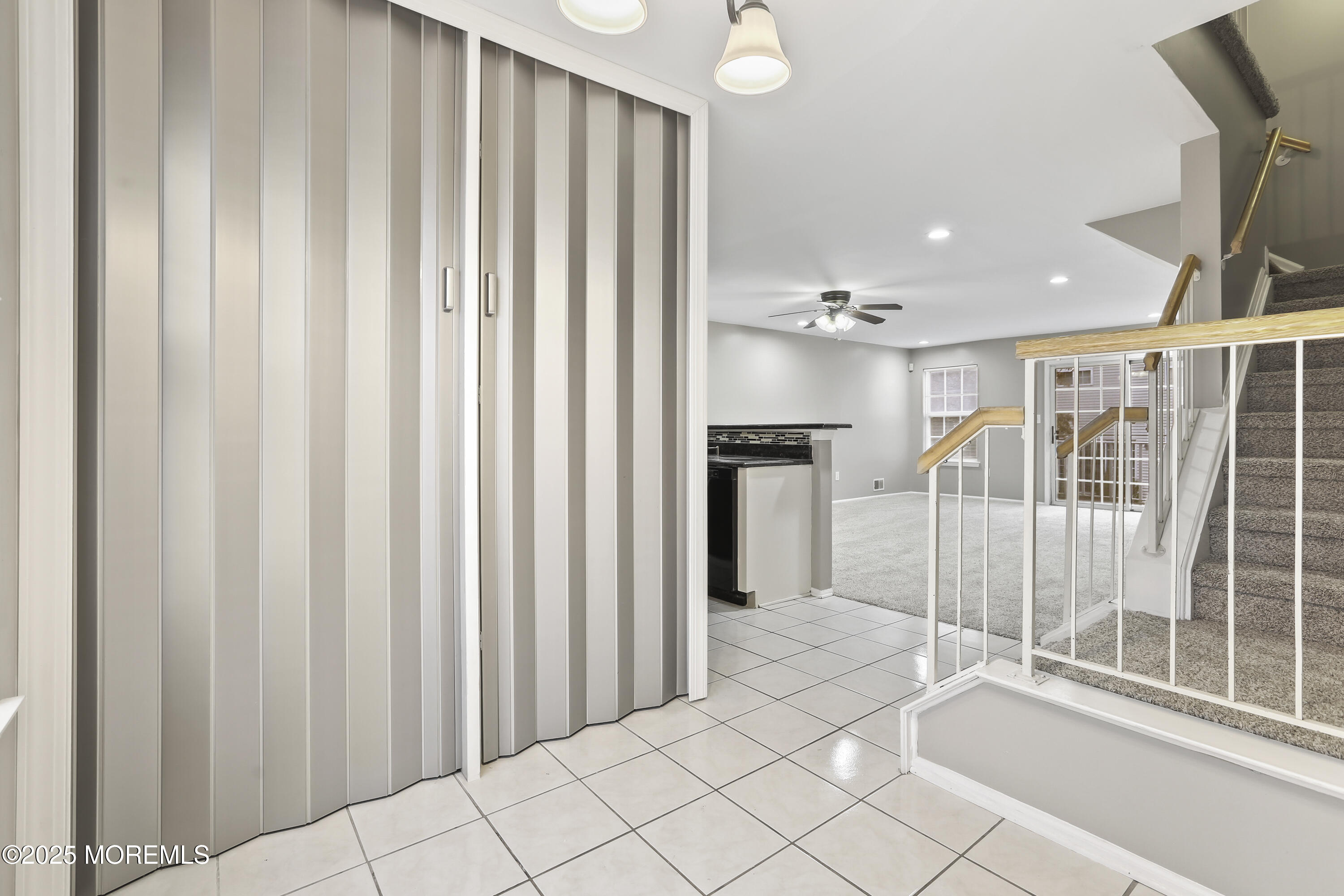 1707 Ridgeview Court, Unit 1707 Parlin, NJ 08859 - Photo 10 of 22 a view of a interior of the house