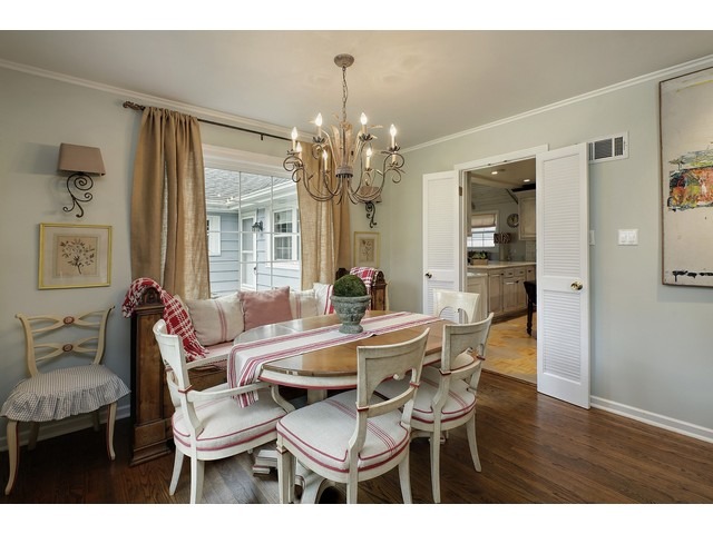 907 Pawnee Road Wilmette, IL 60091 - Photo 3 of 11