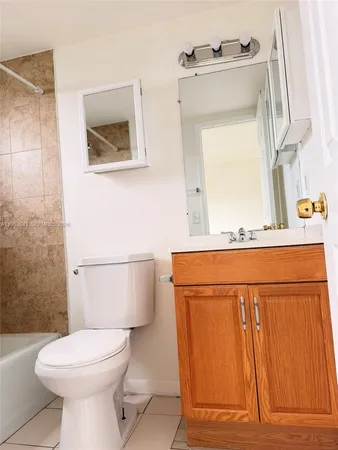 $1,400 | 241 Southeast 9th Avenue, Unit 206, Pompano Beach, FL 33060