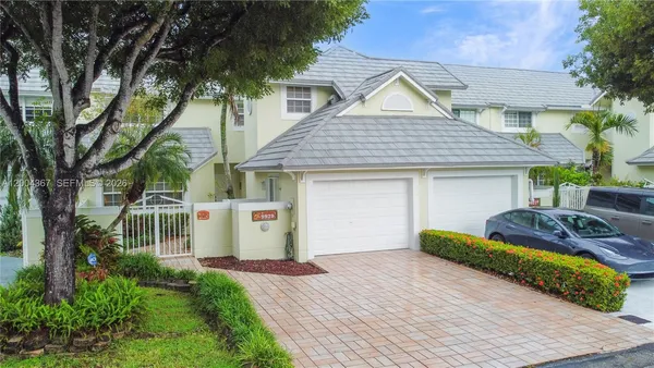 $650,000 | 9929 Northwest 49th Terrace, Doral, FL 33178