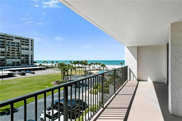 $2,800 | 1460 Gulf Boulevard, Unit 310, Clearwater, FL 33767