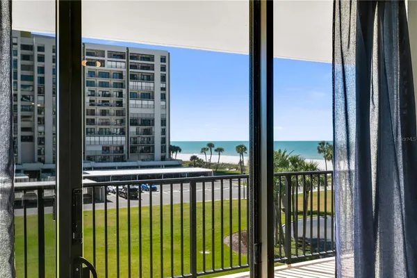 $2,800 | 1460 Gulf Boulevard, Unit 310, Clearwater, FL 33767
