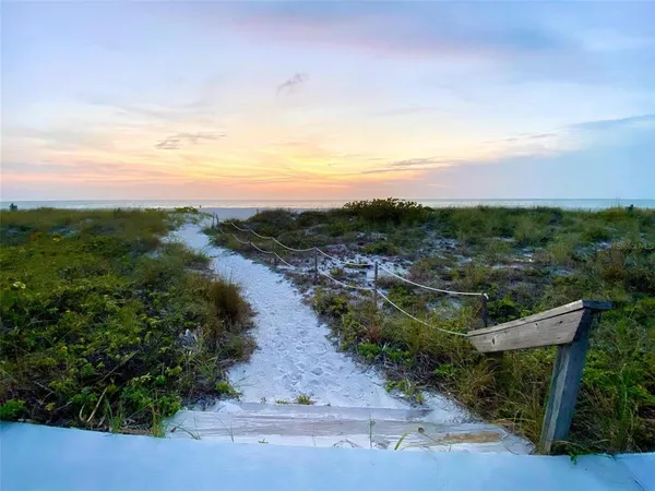 $2,800 | 1460 Gulf Boulevard, Unit 310, Clearwater, FL 33767