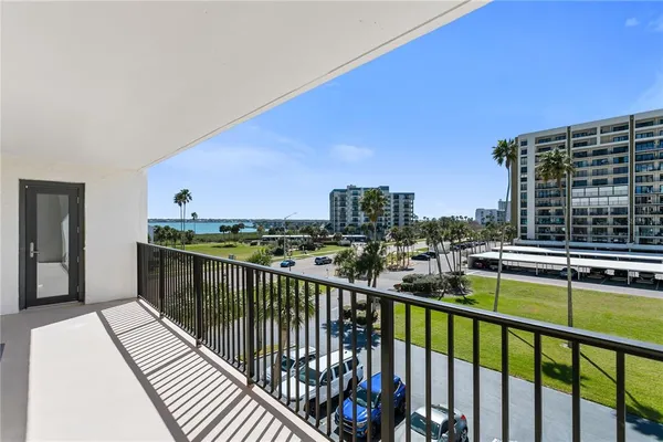 $2,800 | 1460 Gulf Boulevard, Unit 310, Clearwater, FL 33767