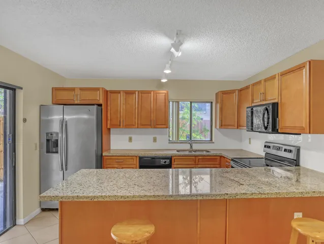 $2,250 | 4095 Palm Bay Circle, Unit B, West Palm Beach, FL 33406