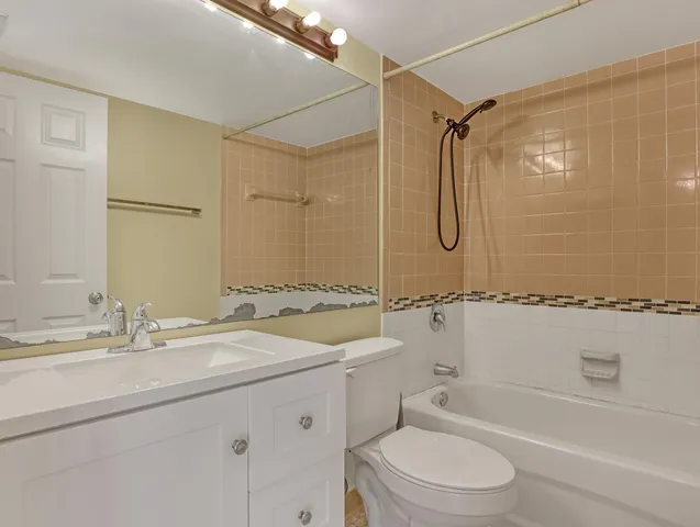 $2,250 | 4095 Palm Bay Circle, Unit B, West Palm Beach, FL 33406