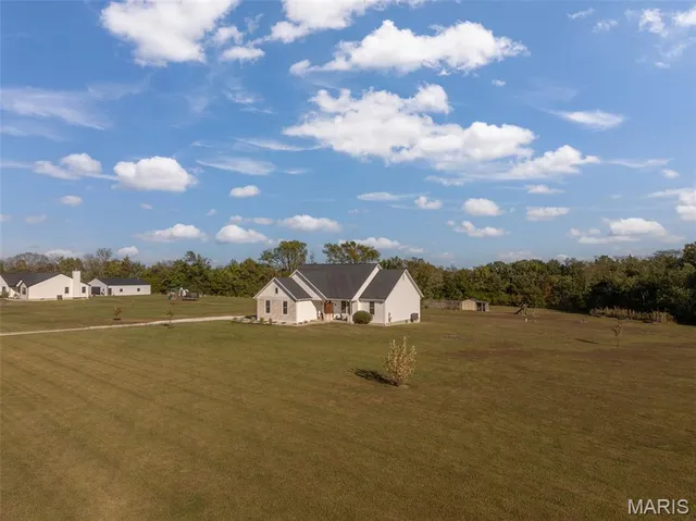 $515,000 | 30928 Bonnie Bell Drive, Warrenton, MO 63383