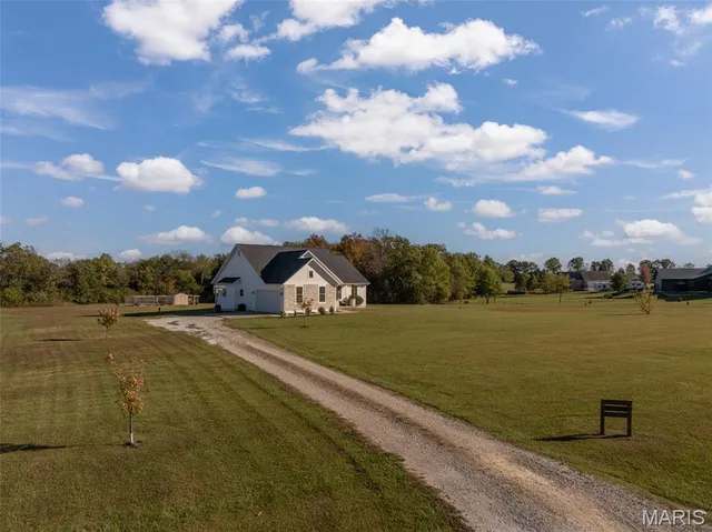 $515,000 | 30928 Bonnie Bell Drive, Warrenton, MO 63383