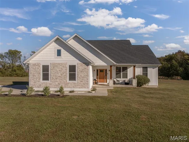 $515,000 | 30928 Bonnie Bell Drive, Warrenton, MO 63383
