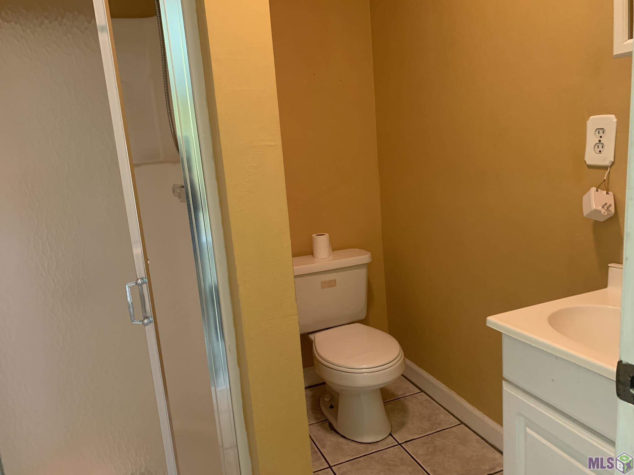 26554 Bobby Gill Road Denham Springs, LA 70726 - Photo 17 of 23 Hall Bath