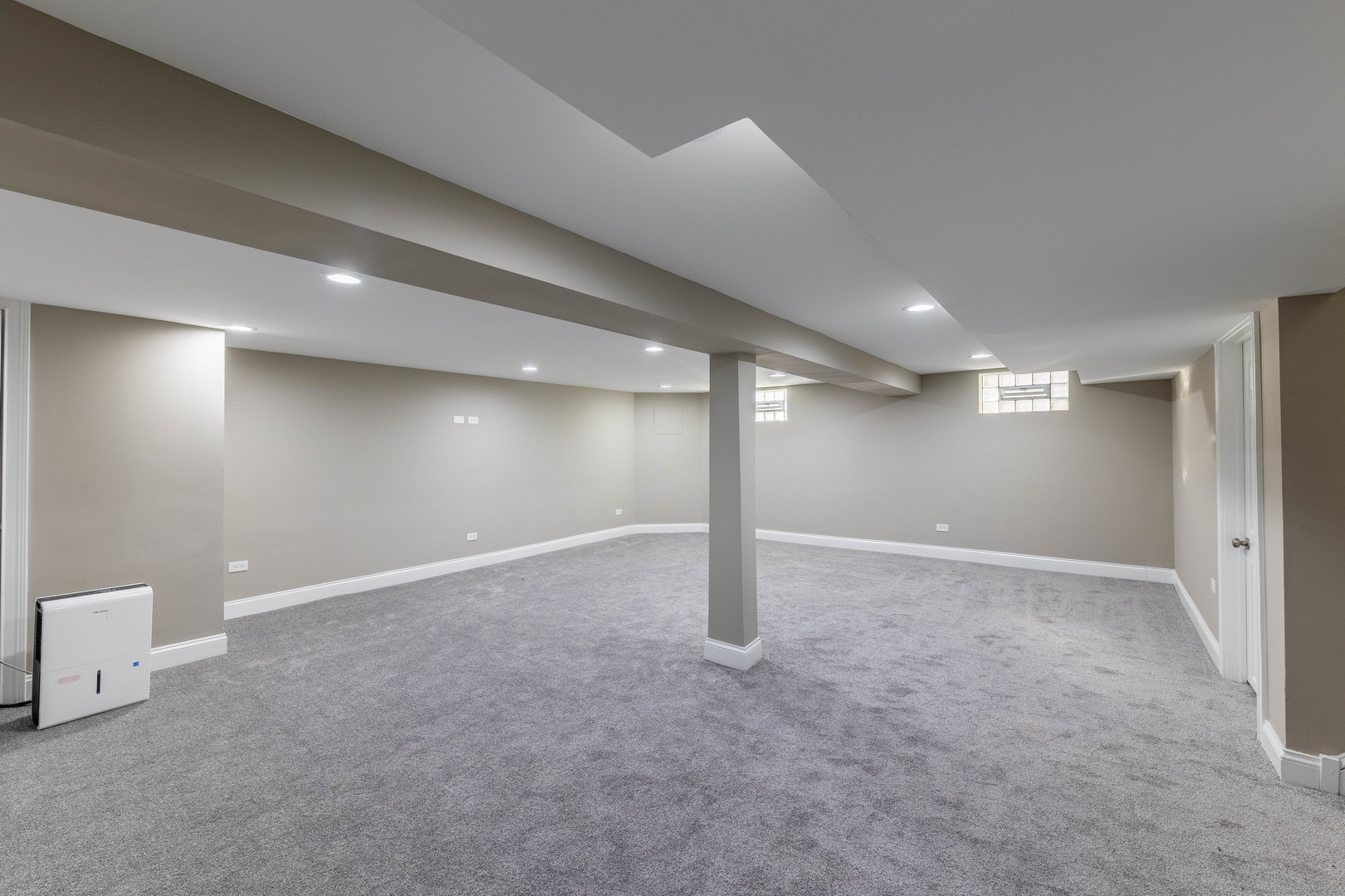 7914 South Troy Street Chicago, IL 60652 - Photo 22 of 35 a view of an empty room