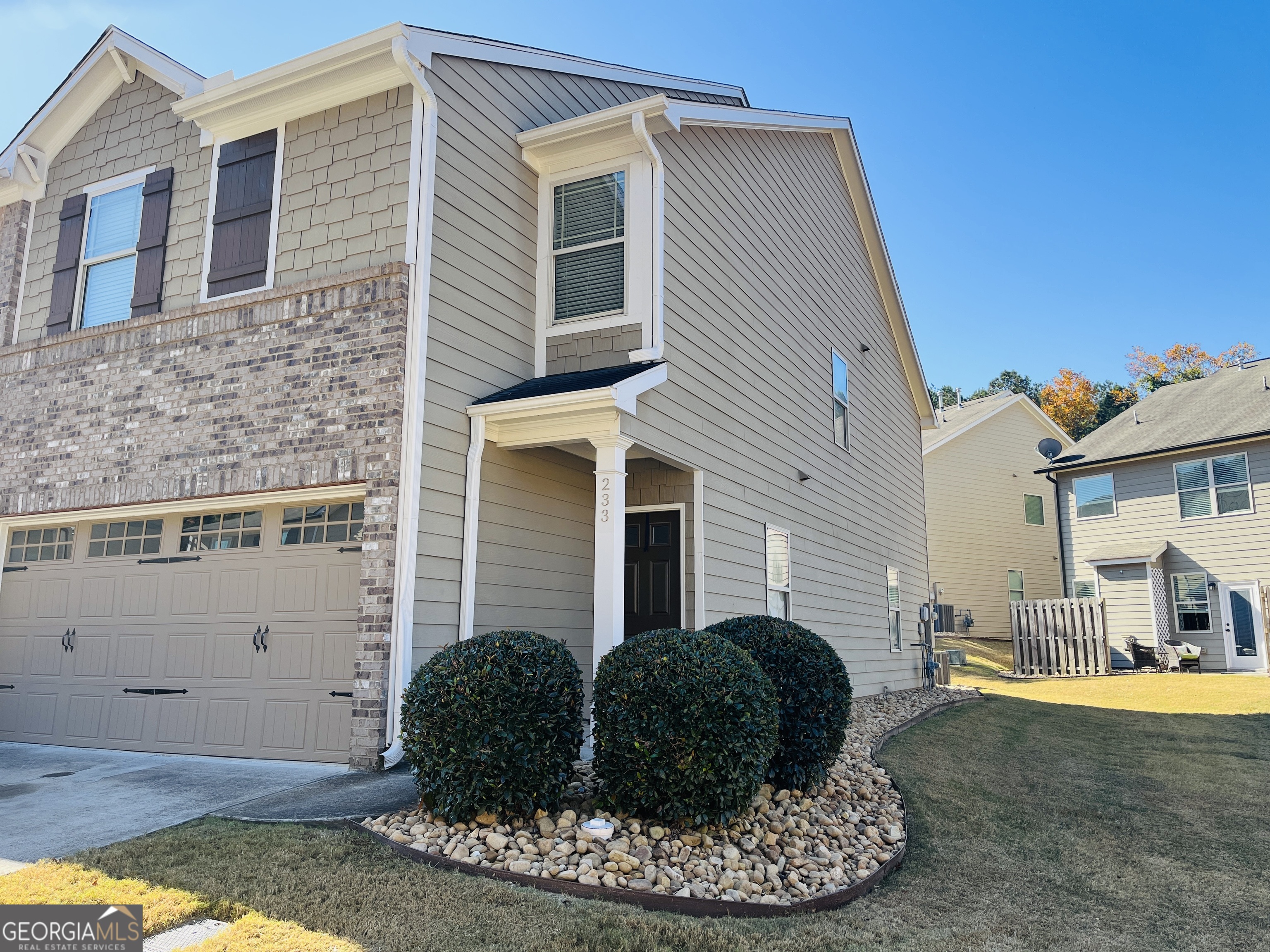 233 Bobbie Way Woodstock, GA 30189 - Photo 2 of 32