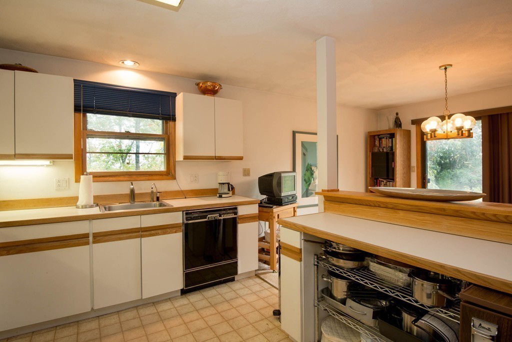 9 Richardson Road Burlington, MA 01803 - Photo 12 of 18 Gallery Image 12