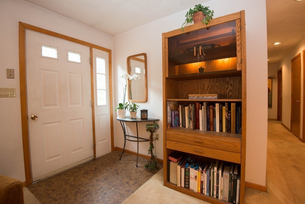 9 Richardson Road Burlington, MA 01803 - Photo 3 of 18 Gallery Image 3