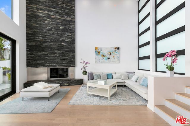 $13,500 | 8380 Hollywood Boulevard, Los Angeles, CA 90069