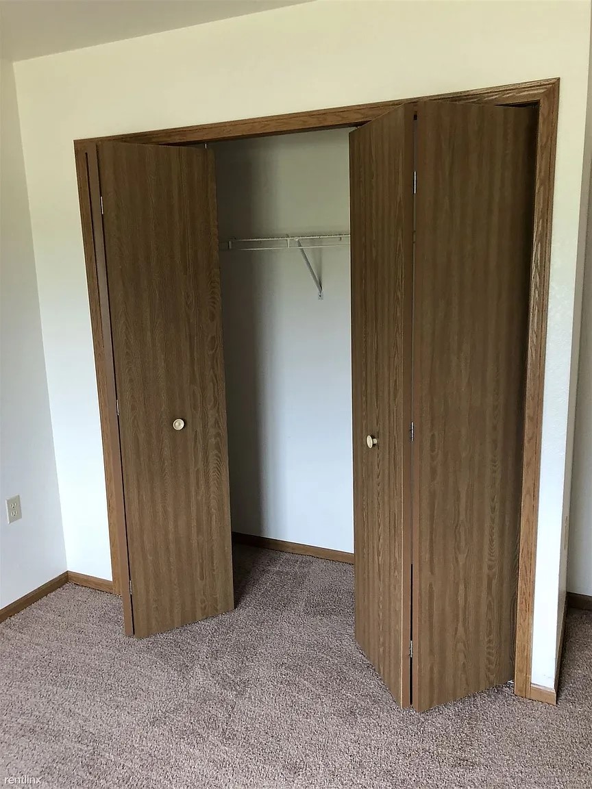 219 Cleveland Avenue Owosso, MI 48867 - Photo 3 of 5