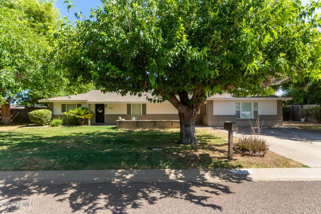 $899,999 | 1532 West Loma Lane, Phoenix, AZ 85021