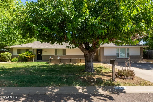 $899,999 | 1532 West Loma Lane, Phoenix, AZ 85021