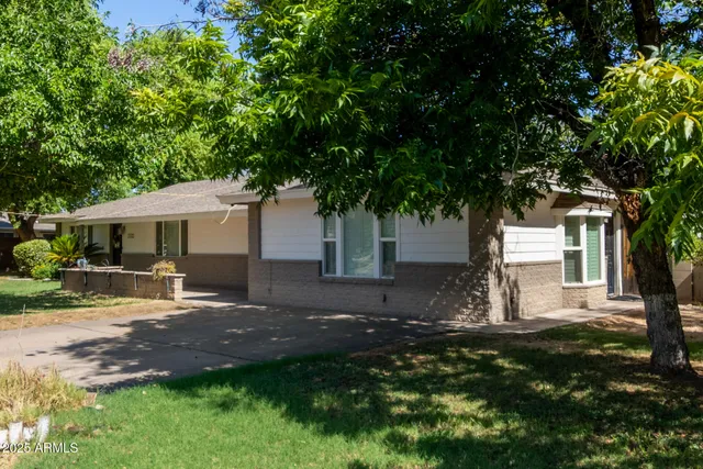 $899,999 | 1532 West Loma Lane, Phoenix, AZ 85021