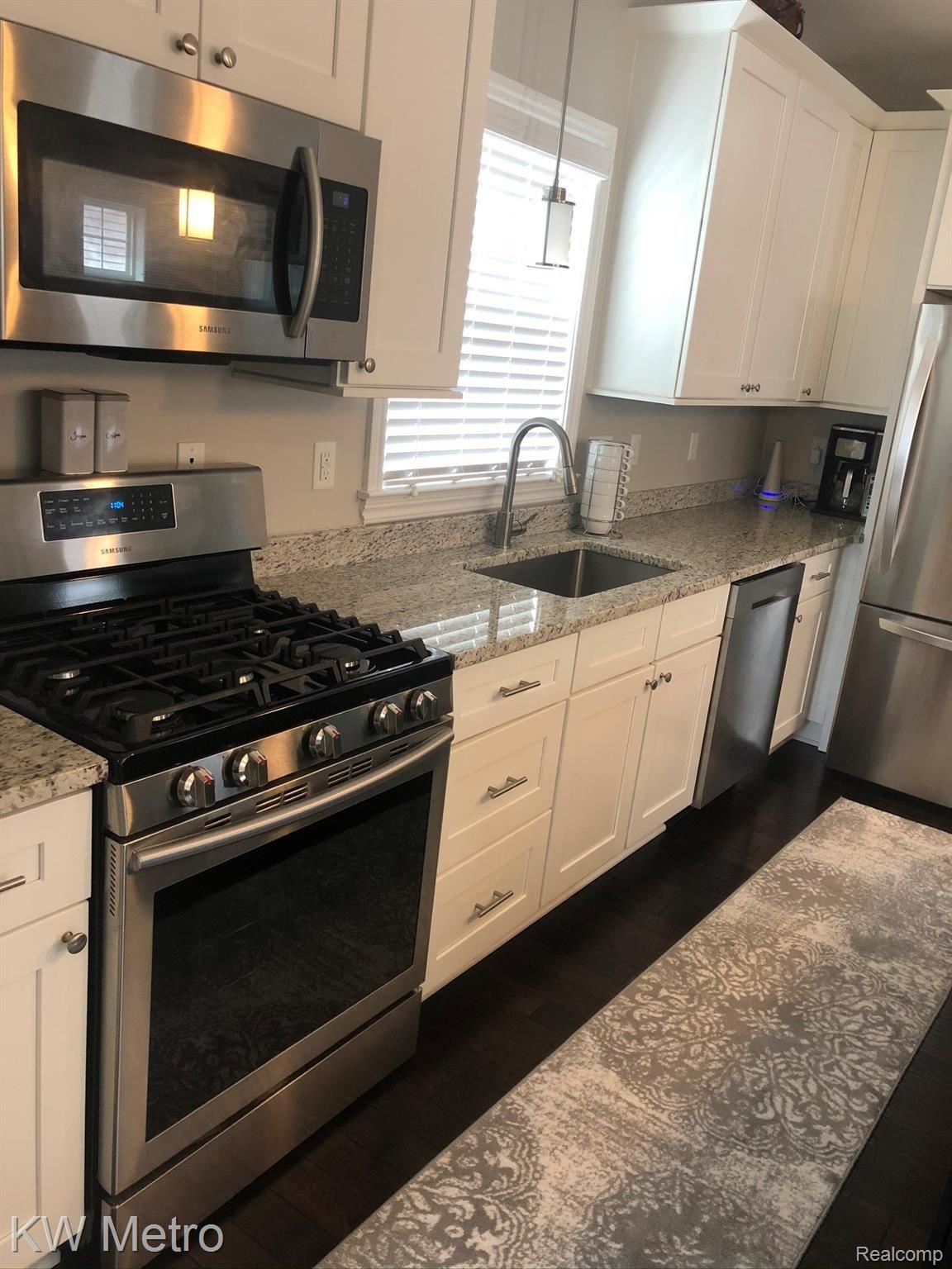 3216 Inman Street Ferndale, MI 48220 - Photo 6 of 36 01da3e88f5df5435cd72cb5273bf752222ddc01c32.jpg