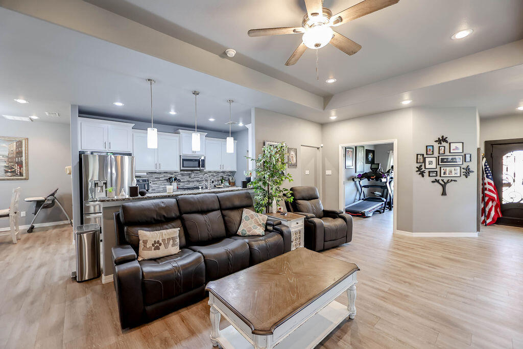 7101 22nd Place Lubbock, TX 79407 - Photo 4 of 24 a living room with furniture and kitchen view