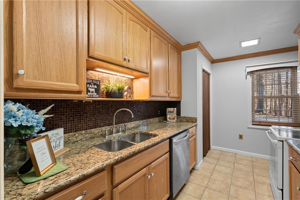 192 Saxon Court Canton, GA 30114 - Photo 11 of 40