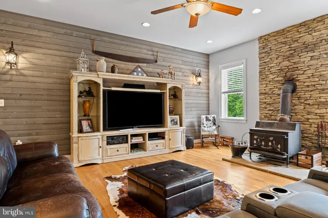 $2,250,000 | 7312 Oak Lane, Marshall, VA 20115