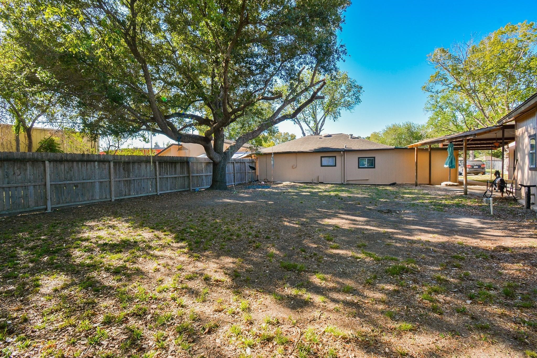 2118 Thonig Road, Unit B Houston, TX 77055 - Photo 2 of 28 Gallery Image 2