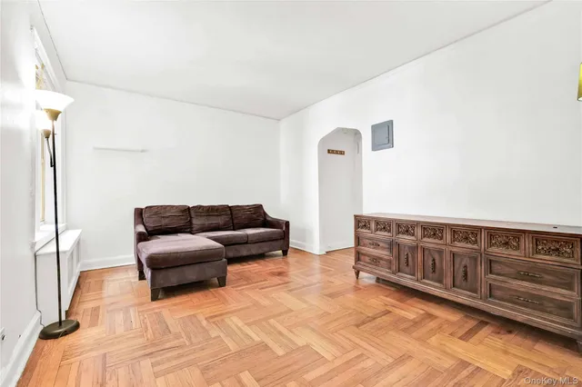 a view of livingroom with furniture