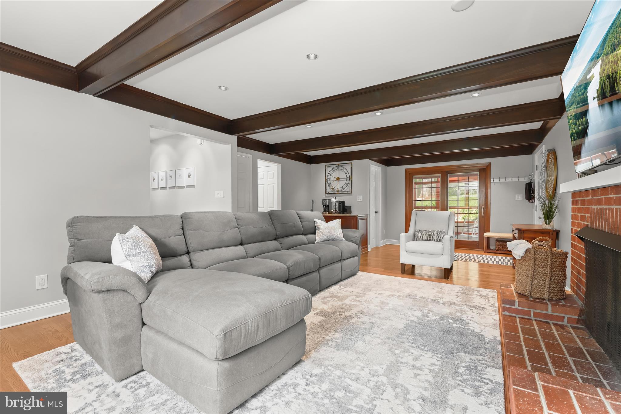 13121 Brandon Way Road Darnestown, MD 20878 - Photo 16 of 56 Family room