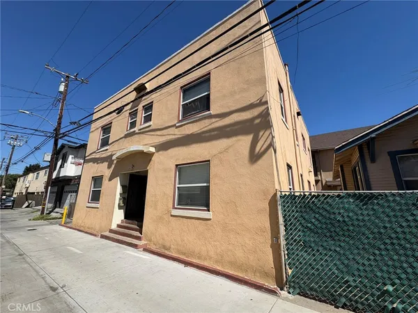 $1,899,000 | 617 West 3rd Street, Long Beach, CA 90802