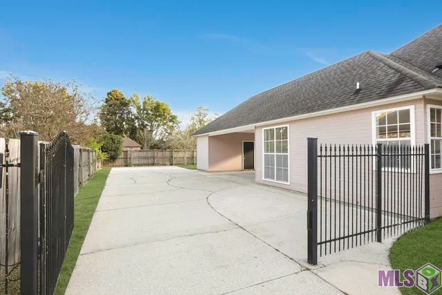 $355,000 | 3162 Riverway Drive, Baton Rouge, LA 70820