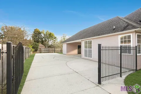 $339,900 | 3162 Riverway Drive, Baton Rouge, LA 70820