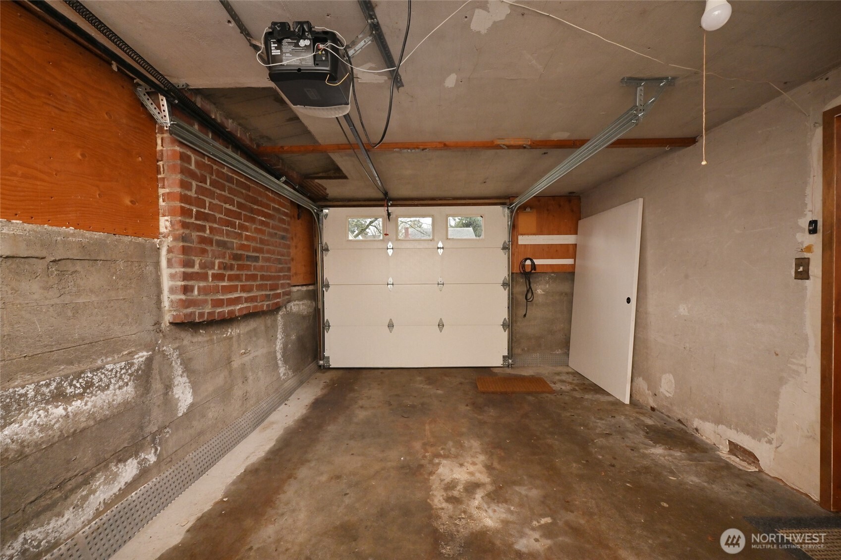 6056 25th Avenue Northeast Seattle, WA 98115 - Photo 30 of 34 a view of garage