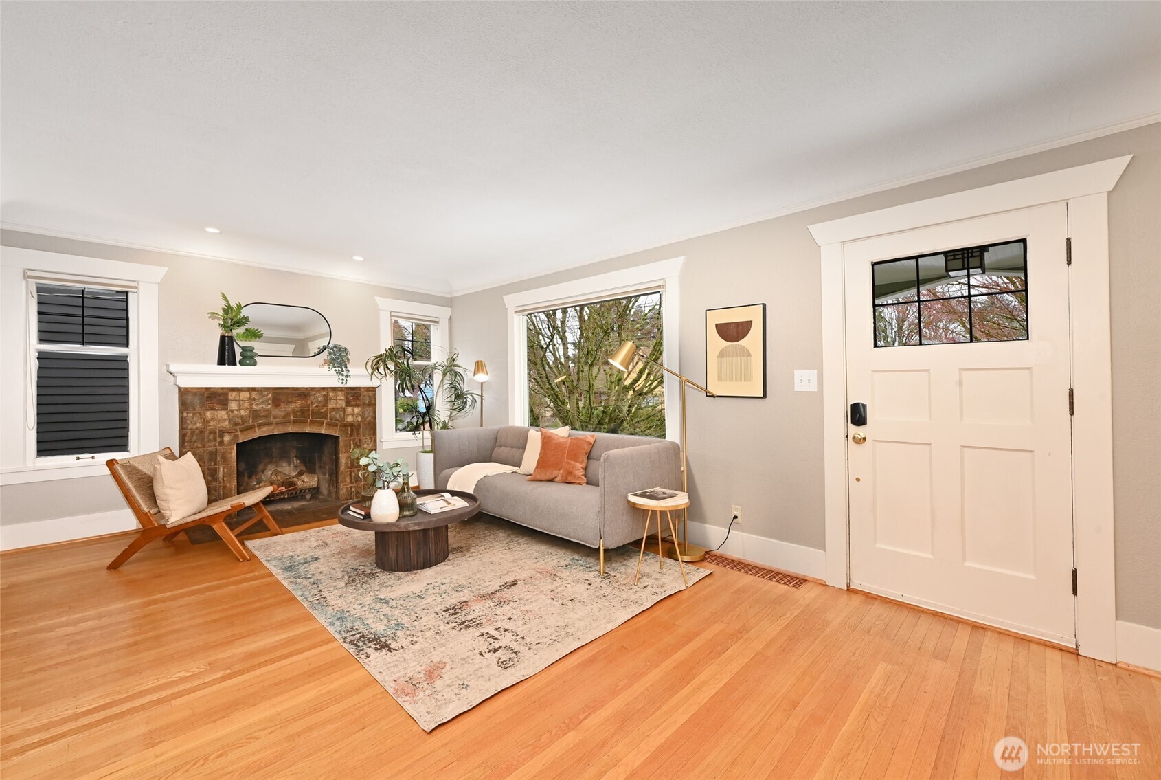 6056 25th Avenue Northeast Seattle, WA 98115 - Photo 4 of 34 a living room with furniture and a fireplace