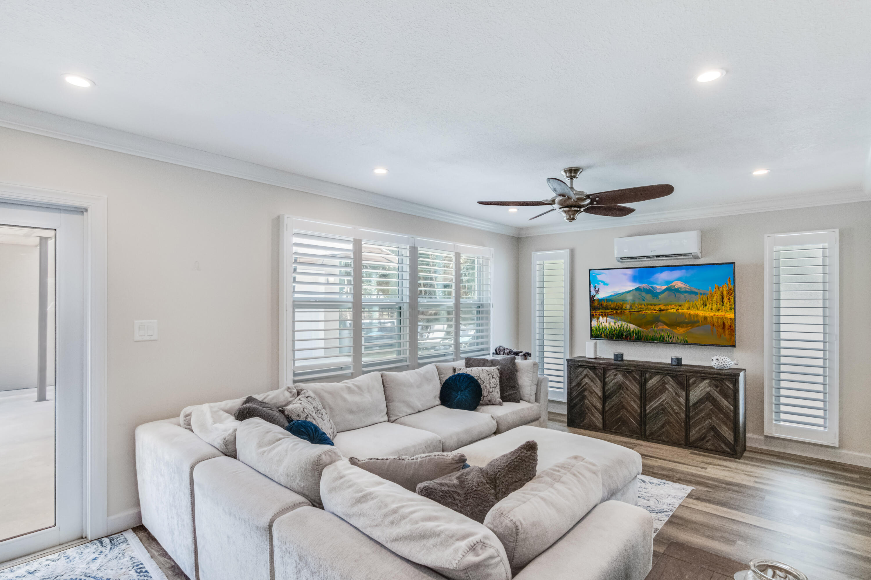 925 Laurel Road North Palm Beach, FL 33408 - Photo 12 of 39 Lots of Natural Light