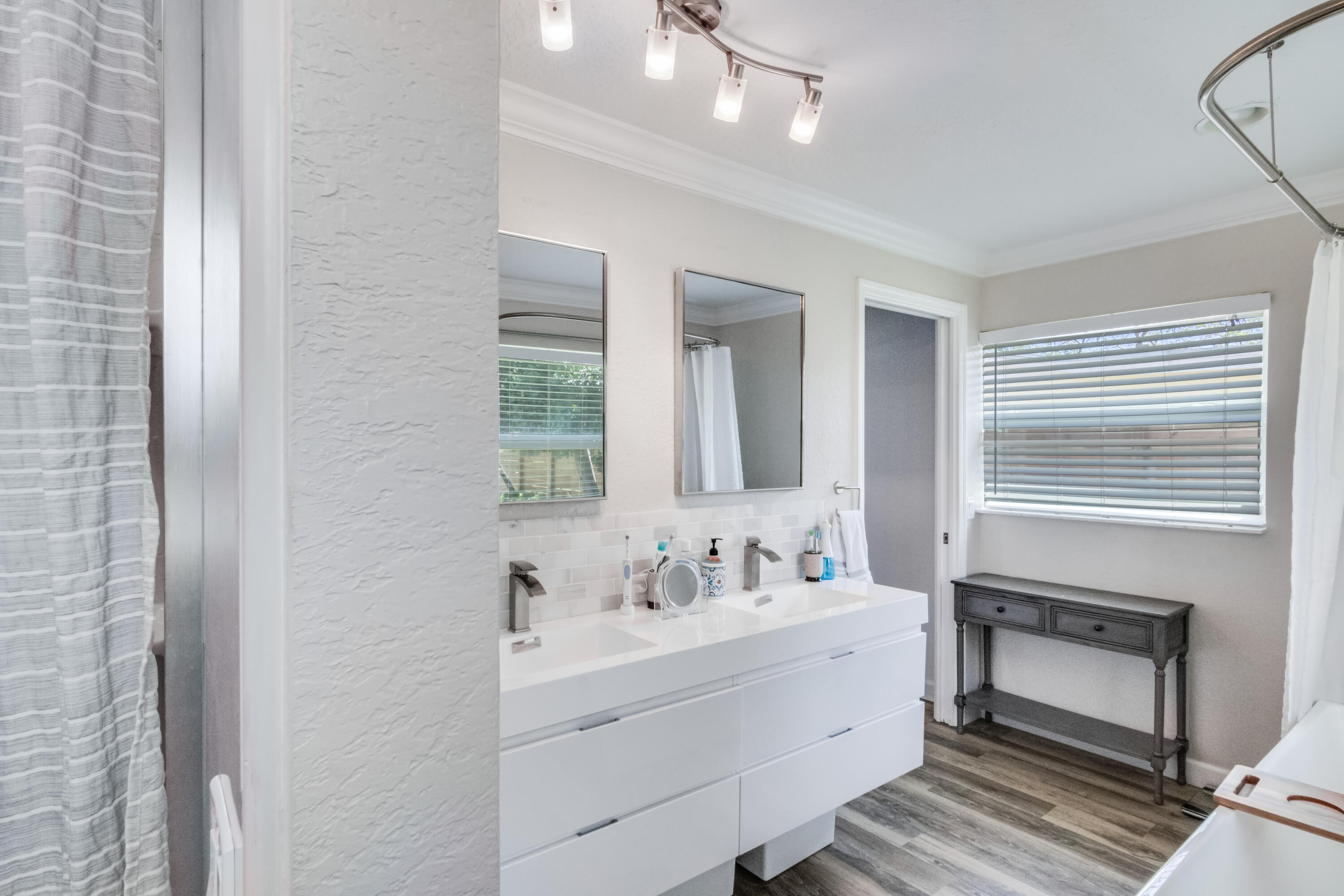 925 Laurel Road North Palm Beach, FL 33408 - Photo 16 of 39 Master Bath