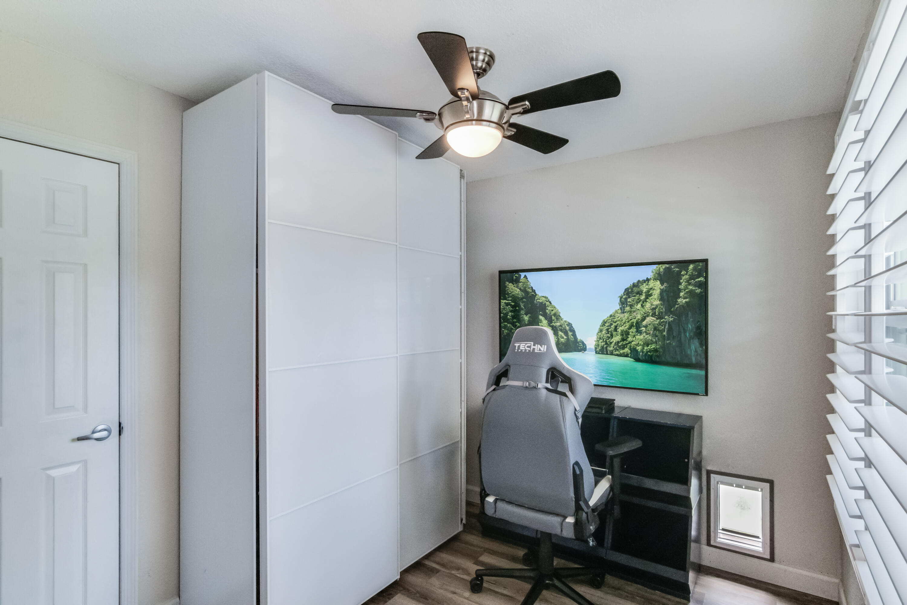 925 Laurel Road North Palm Beach, FL 33408 - Photo 19 of 39 Office/Den/Game Room